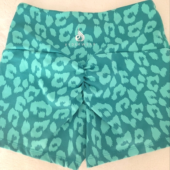 Ryderwear scrunch bum shorts - Picture 2 of 4